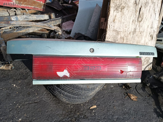 1993 mazda 323 bagaj kapağı