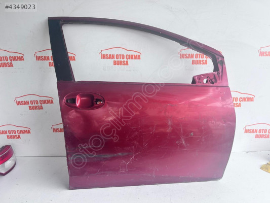 Toyota yaris sağ ön kapı orijinal çıkma kırmızı renk