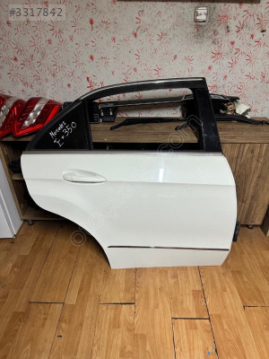 MERCEDES E350 SAĞ ARKA KAPI HATASIZ
