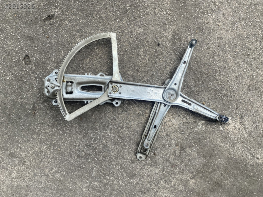 OPEL COMBO SAĞ ÖN CAM KRİKOSU