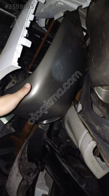 2001-2005 Toyota Rav4 sağ arka tampon köşesi