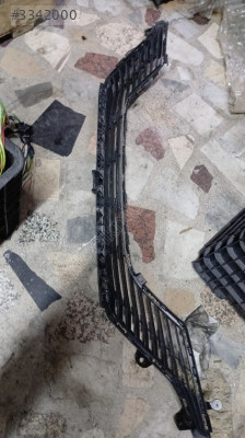 Peugeot 208 ön tampon ızgarası 9823209880