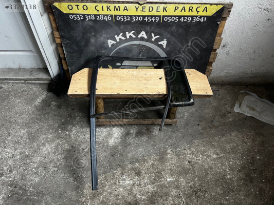 Amarok Sağ Arka Kelebek Camı - Kapı Çerçeve Fitili Çıkma