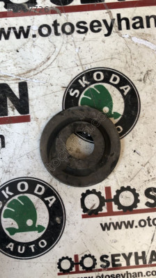 1K0512149 Passat b7 arka helezon üst lastiği