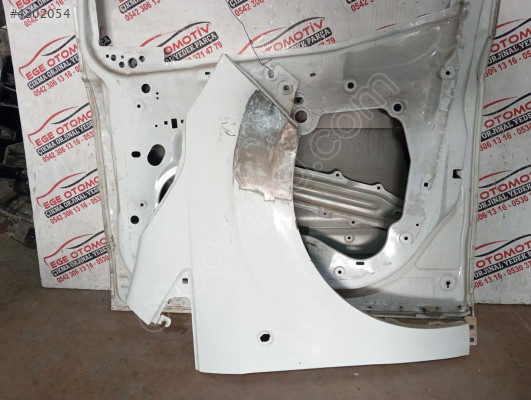 FORD COURİER BEYAZ SAĞ ÖN ÇAMURLUK ORJINAL LOKALLIK