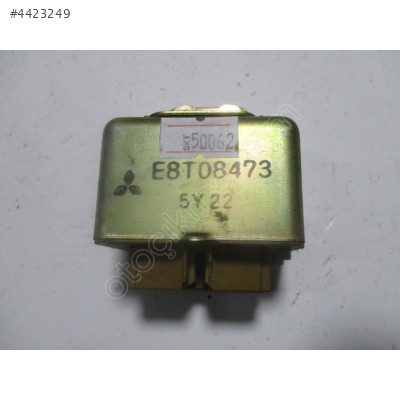 Mitsubishi Carisma Röle modülü E8T08473