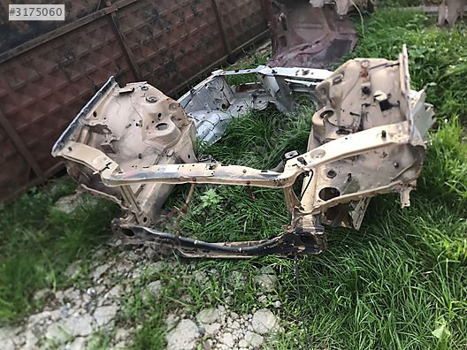 126 KASA MERCEDES ÖN PANEL VE İÇ SAÇ KOMPLE