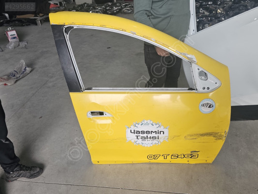 2017/2023 DACİA DUSTER BEYAZ SAĞ ÖN KAPI ORJINAL