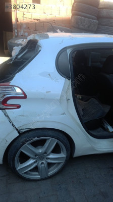 peugeot 208 sağ arka çamurluk çeyrek