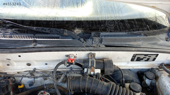 hyundai accent 1,3 ön cam ızgarası