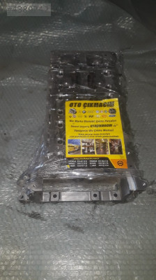 MERCEDES 447 KASA VİTO 654 MOTOR SİLİNDİR KAPAĞI