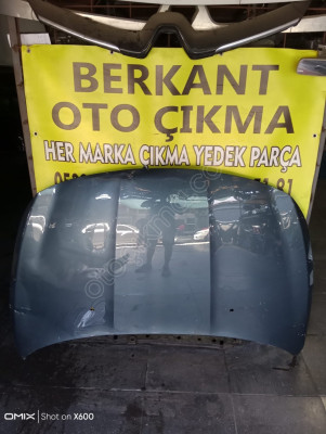 Fiat Egea motor kaputu orijinal dışı folyo kaplıdır