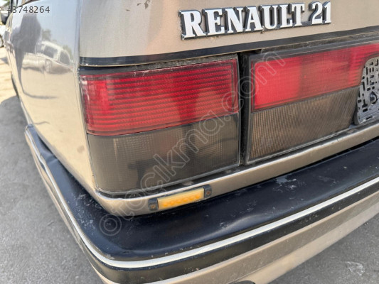RENAULT R12 SOL ARKA STOP LAMBASI - ORİJİNAL ÇIKMA, TEMİZ ÜR
