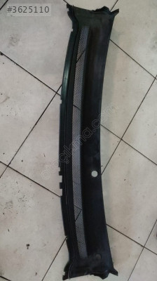 4M51-A02216-A Ford Focus Ön Cam Izgarası (Çıkma)