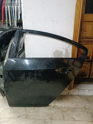 İnsignia A sol arka kapı çıkma orjinal