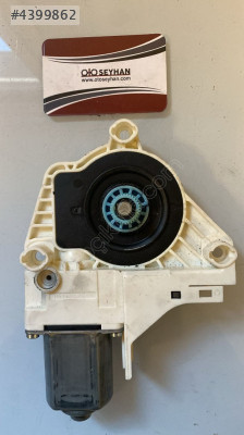 8K0959812A Skoda Yeti 2012 sağ arka kapı cam motoru