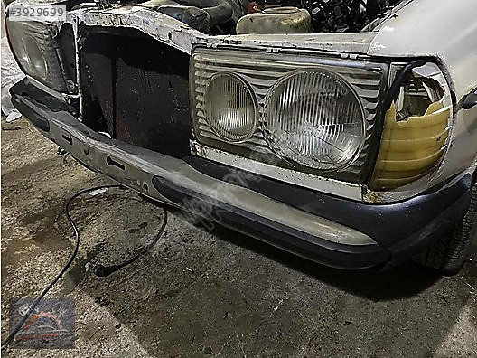 MERCEDES W123 ORJ. ÖN TAMPON BABALARI İLE BİRLİKTE ÇIKMA TEMİZ