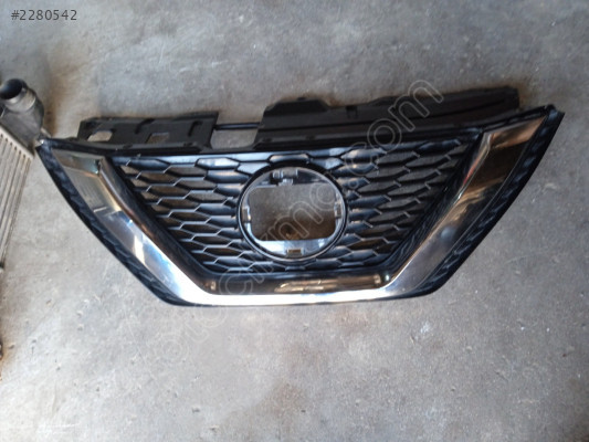 Nissan Qashqai ön panjur çıkma orjinal