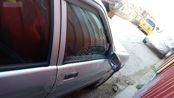 renault R19 sağ ön kapı dolu