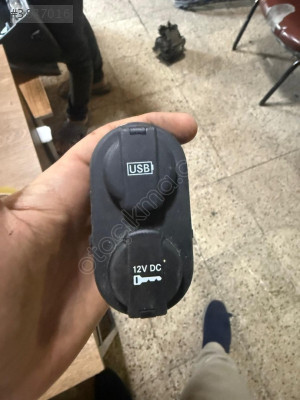 2021 FORD COURİER USB VE 12V ÇIKIŞ YERİ ORJ ÇIKMA