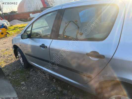 Peugeot 307 sol arka kapı gri renk