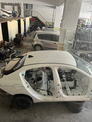 FİAT EGEA 1.3 2022 KESME DİREKLİ TAVAN HATASIZ ORJİNAL ÇIKMA