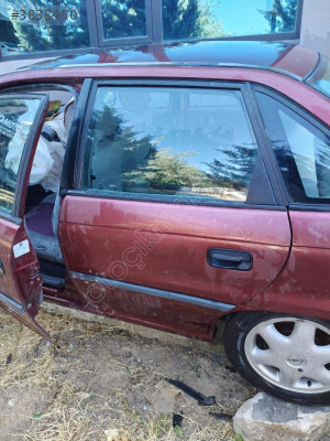 Opel Astra F Sol Arka Kapı Çıkma Parçası - GM Orjinal