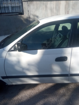 Toyota Carina sol ön kapı