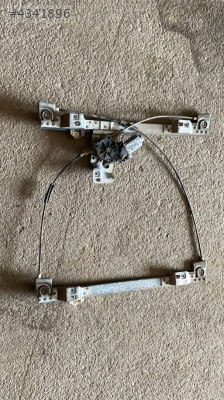 RENAULT KANGOO 3 SOL ÖN KAPI CAM KRİKOSU