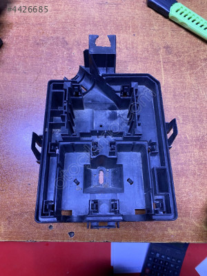 OPEL MOKKA SİGORTA KUTUSU ALT GÖVDESİ ÇIKMA 95941608 CANCAN OPEL