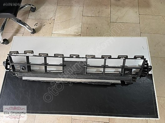 AUDİ Q2 TAMPON ORTA IZGARA