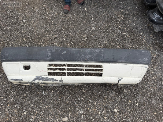 FİAT TIPO ÖN TAMPON ORJİNAL ÇIKMA UFAK KIRIKLARI VAR