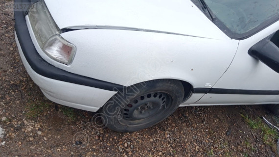 Opel Vectra a sol ön camurluk