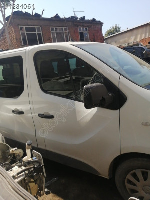 RENAULT TRAFİC SAĞ ÖN KAPI SÖKME
