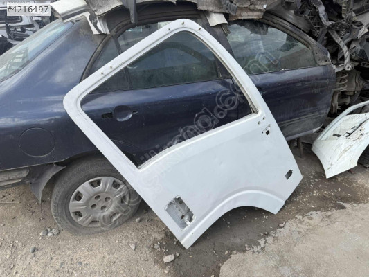 Isuzu ISUZU NPR SAĞ ÖN KAPI