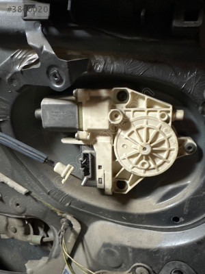 Peugeot 407 sol arka cam motoru cam krikosu