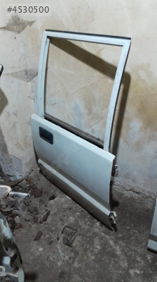 Mitsubishi L200 1997 model sağ arka kapı