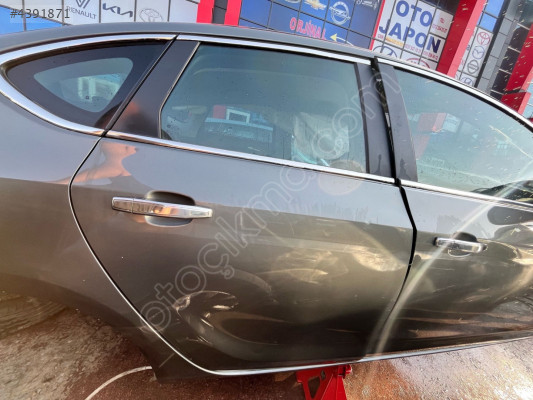 OPEL ASTRA J SAĞ ARKA KAPI FÜME HATASIZ ORİJİNAL