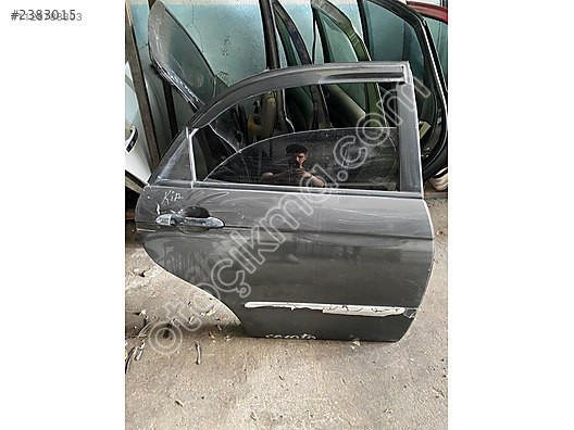 KİA CERATO ÇIKMA ORJİNAL SAĞ ARKA KAPI HATASIZ