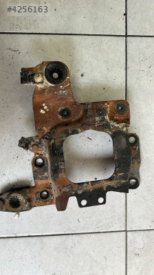 31420307 2019 VOLVO V40 HAVA FİLİTRE KUTUSU ALT TUTUCU