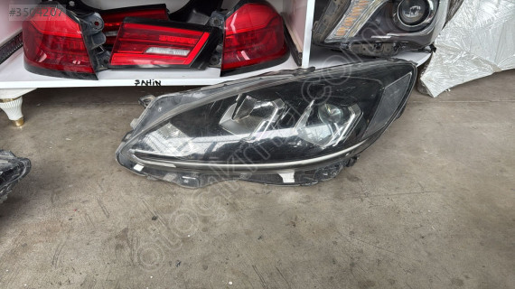 Ford Kuga sol far