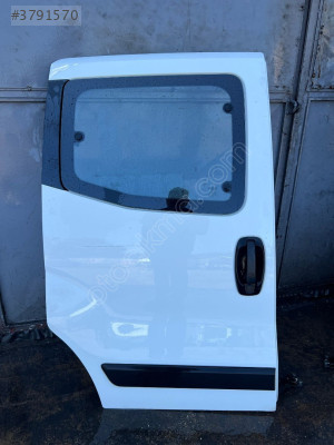 2023 Fiorino orjinal hatasız boyasız sağ sürgülü kapı