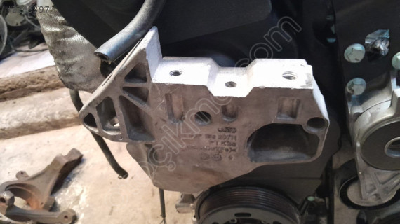 Passat b6 2.0 16v motor ust kulak braketi çıkma