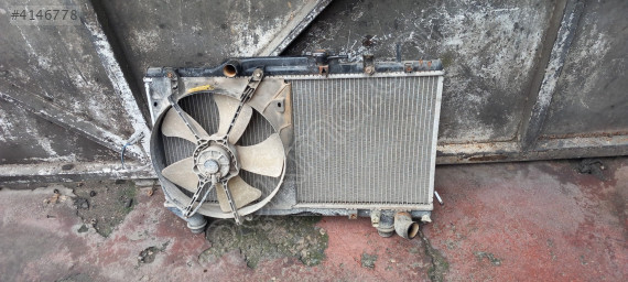 Toyota carina su radyatörü