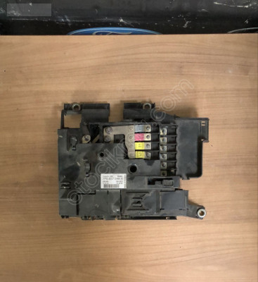 7P0937548H PORSCHE CAYENNE SİGORTA KUTUSU