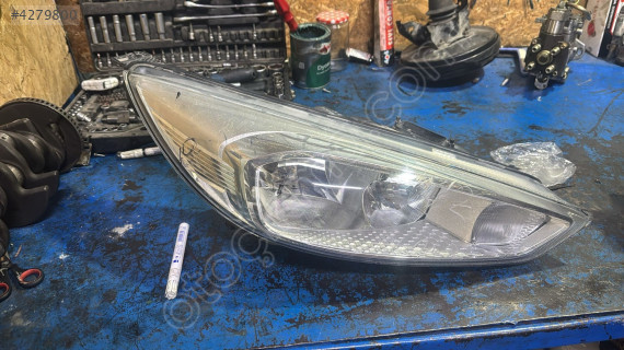 Ford focus 3.5 çıkma orjinal sağ far