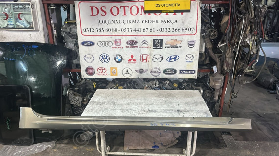 2019-2023 TOYOTA COROLLA SAĞ MARŞPİYEL PLASTİĞİ