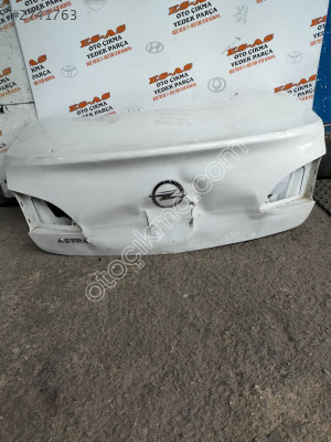 Opel Astra j çikma Bagaj kapagı 2013 2017