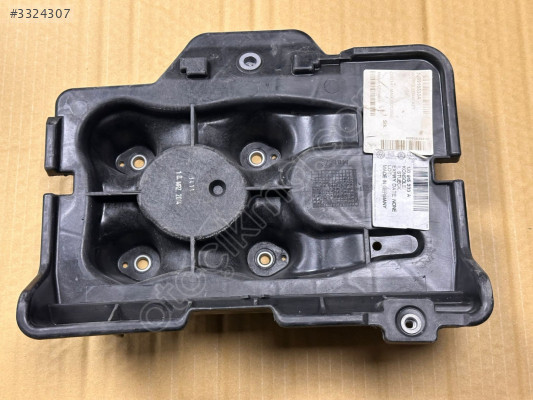 A3 LEON GOLF LEON OCTAVIA 98-06 AKÜ ALT KONSOLU 1J0915333A