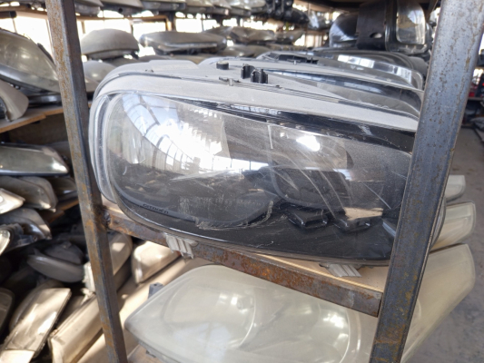 Citroen Berlingo sağ ön far